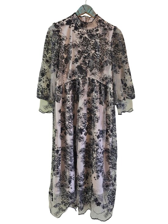 Vickey and Lucas Dresses & Skirts - Vickey and Lucas Black & Ivory Embroidered Floral Lace Midi Dress, NWOT, Sz M